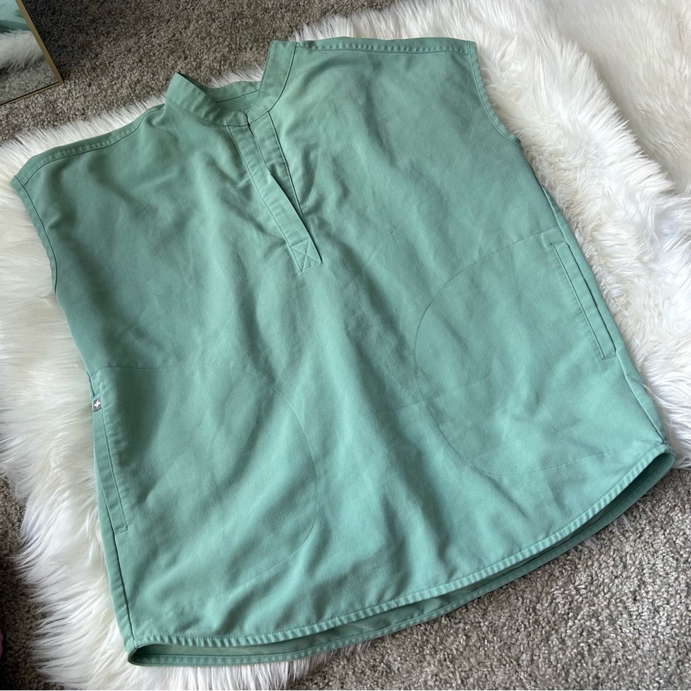 Figs Jade scrub top